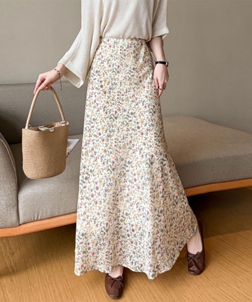 AMAJI(アマジ)の「フラワー柄 シフォン マーメイドシルエット ミディスカート(スカート・レディース・レッド/ベージュ・SMALL/MEDIUM/LARGE/X-LARGE)」の2枚目の写真