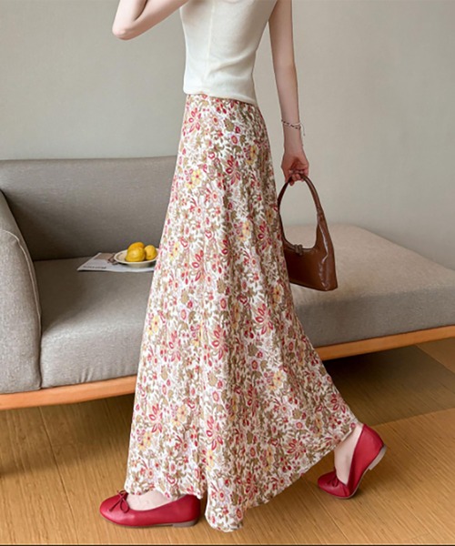 AMAJI(アマジ)の「フラワー柄 シフォン マーメイドシルエット ミディスカート(スカート・レディース・レッド/ベージュ・SMALL/MEDIUM/LARGE/X-LARGE)」の1枚目の写真