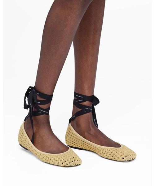 MARC JACOBS(マークジェイコブス)の「【NEW】THE CROCHET LACE UP BALLERINA/ザ クロシェ レース アップ バレリーナ(バレエシューズ・レディース・クリア/ゴールド系その他6・36/37)」の5枚目の写真