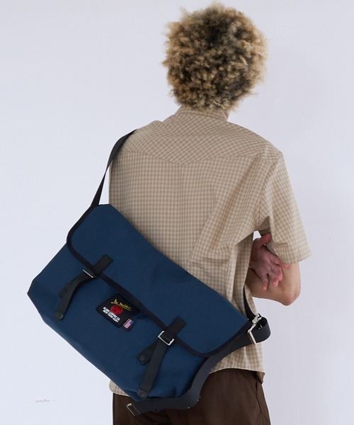 De Martini(ディ マティーニ)の「De Martini MESSENGER V2 (MEDIUM) (DM3601)(ショルダーバッグ・メンズ・ネイビー/ブラック系その他/ブラック・FREE)」の1枚目の写真