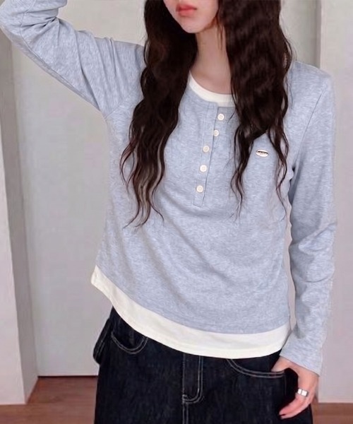 Megil(メギル)の「ヘンリーネックドッキング配色レイヤードプルオーバー(Tシャツ/カットソー・レディース・ブラック/ブルー/ベージュ/ホワイト・MEDIUM)」の10枚目の写真