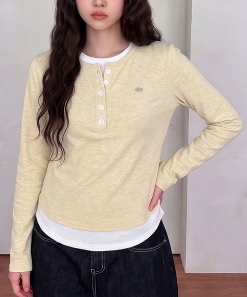 Megil(メギル)の「ヘンリーネックドッキング配色レイヤードプルオーバー(Tシャツ/カットソー・レディース・ブラック/ブルー/ベージュ/ホワイト・MEDIUM)」の9枚目の写真