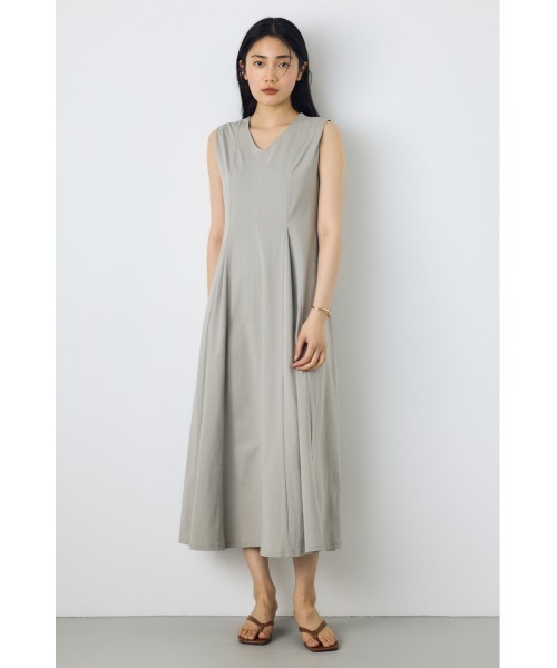 AZUL by moussy(アズールバイマウジー)の「【身長/骨格別着用画像あり】ステッチフレアカットワンピース 春服 夏服 ノースリーブ(ワンピース・レディース・ライトグレー/ブルー/ブラック・MEDIUM/SMALL)」の2枚目の写真