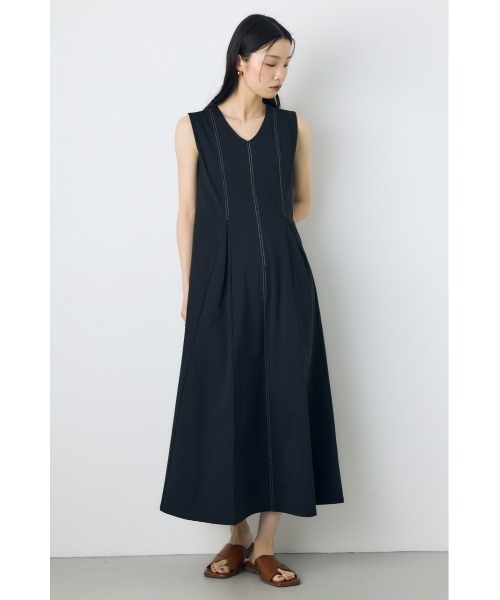 AZUL by moussy(アズールバイマウジー)の「【身長/骨格別着用画像あり】ステッチフレアカットワンピース 春服 夏服 ノースリーブ(ワンピース・レディース・ライトグレー/ブルー/ブラック・MEDIUM/SMALL)」の4枚目の写真