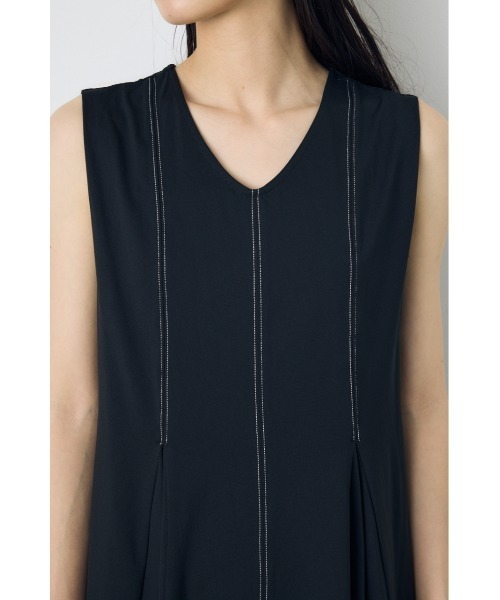 AZUL by moussy(アズールバイマウジー)の「【身長/骨格別着用画像あり】ステッチフレアカットワンピース 春服 夏服 ノースリーブ(ワンピース・レディース・ライトグレー/ブルー/ブラック・MEDIUM/SMALL)」の8枚目の写真