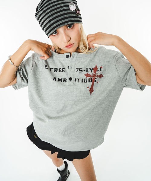 SHORT ROUND(ショートラウンド)の「SHORT ROUND/【26年春夏新作】ワッフルクロスロゴヘンリーネックT(Tシャツ/カットソー・メンズ・ブラック/杢グレー・FREE)」の1枚目の写真