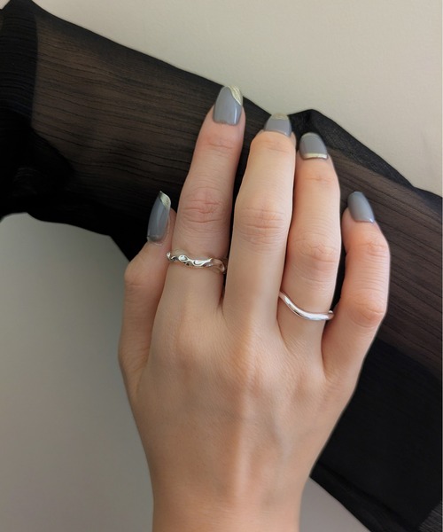styiro(スタイロ)の「ニュアンスウェーブメタル クリアリング アクリル×メタルリングセット(リング・レディース・シルバー/ゴールド・FREE)」の3枚目の写真
