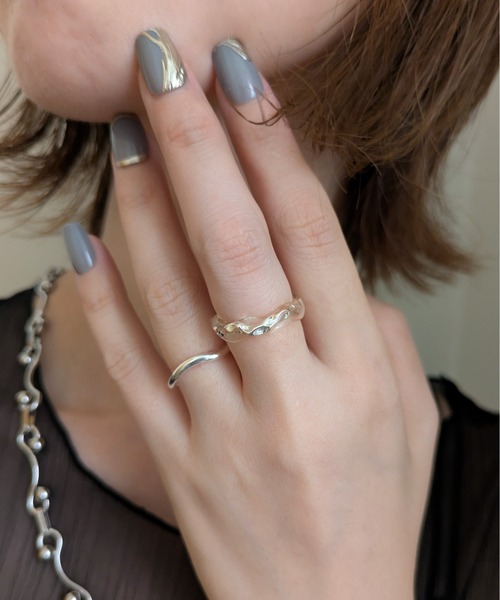 styiro(スタイロ)の「ニュアンスウェーブメタル クリアリング アクリル×メタルリングセット(リング・レディース・シルバー/ゴールド・FREE)」の6枚目の写真