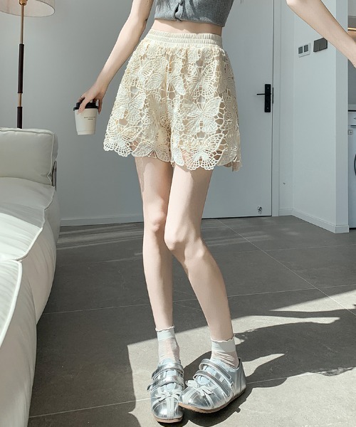 Aelina(エリナ)の「ジャカードパンチングレースショートパンツ(その他パンツ・レディース・ホワイト/ブラック/ベージュ・FREE)」の17枚目の写真