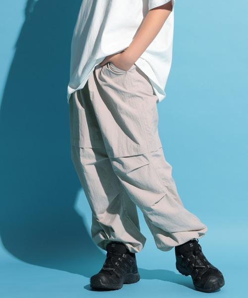 BAYFLOW(ベイフロー)の「ジュニアライン(140~160)【Howdy(ハウディ)】パラシュートパンツ(その他パンツ・キッズ・ブラック/グレイッシュベージュ/ピンク・140cm/160cm/150cm)」の2枚目の写真