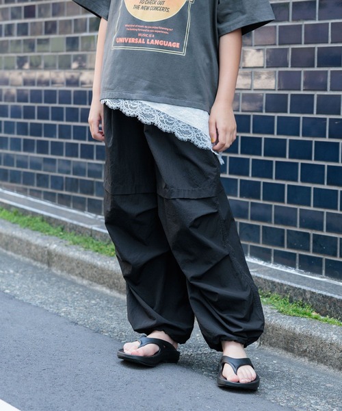 BAYFLOW(ベイフロー)の「ジュニアライン(140~160)【Howdy(ハウディ)】パラシュートパンツ(その他パンツ・キッズ・ブラック/グレイッシュベージュ/ピンク・140cm/160cm/150cm)」の1枚目の写真