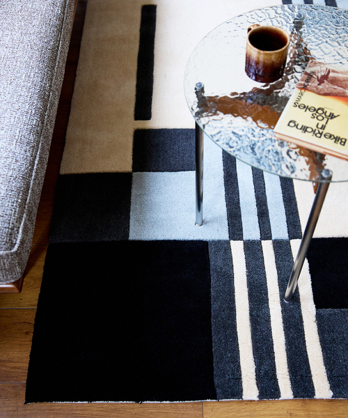 ACME FURNITURE(アクメファニチャー)の「MIDCITY RUG 120x160 ミッドシティ ラグ(ラグ/マット・レディース・ブラック・FREE)」の4枚目の写真