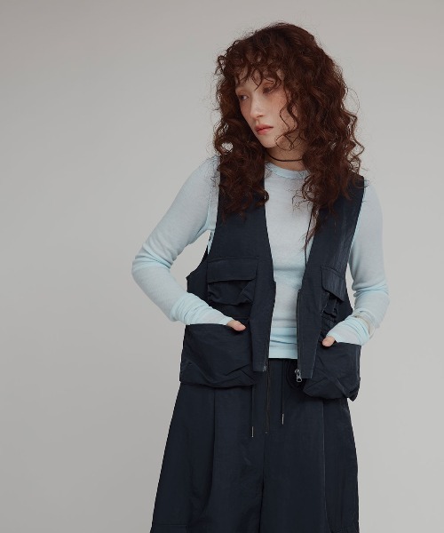 W:Huku（フーク）の「【W:Huku / 撥水 ワッシャーナイロン】フィッシャー ベスト / Washer Nylon Fisher Vest（ベスト・レディース・アイボリー/ブルーグレー/ブラック系その他・FREE）」の4枚目の写真