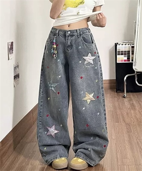 FREE STYLISTS(フリー スタイリスト)の「星刺繍ワイドシルエットデニムパンツ(デニムパンツ・レディース・ライトブルー・L/XL/M/S)」の4枚目の写真