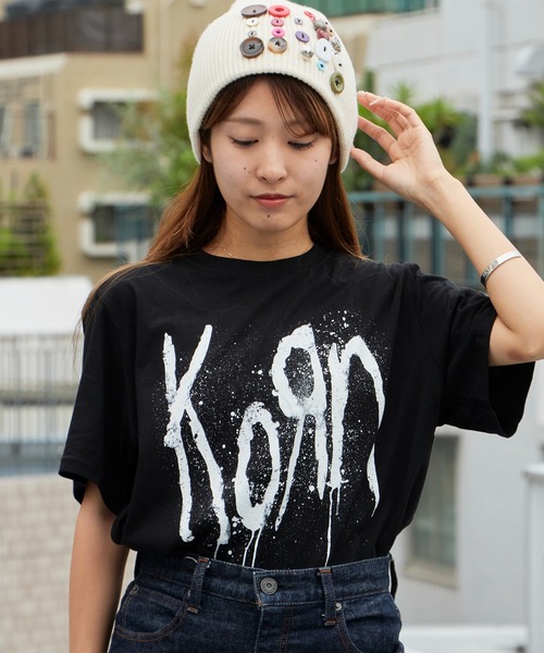 ROOPTOKYO(ループトウキョウ)の「KORN/コーン UNISEX T-SHIRT: STILL A FREAK (BLACK) (BACK PRINT) バンドTシャツ プリントTシャツ 半袖 ロック ストリート メンズ レディース 秋 秋服 2026年秋冬(Tシャツ/カットソー・メンズ・ブラック・S/M/L/XL)」の1枚目の写真