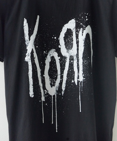 ROOPTOKYO(ループトウキョウ)の「KORN/コーン UNISEX T-SHIRT: STILL A FREAK (BLACK) (BACK PRINT) バンドTシャツ プリントTシャツ 半袖 ロック ストリート メンズ レディース 秋 秋服 2026年秋冬(Tシャツ/カットソー・メンズ・ブラック・S/M/L/XL)」の4枚目の写真