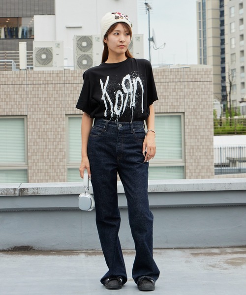 ROOPTOKYO(ループトウキョウ)の「KORN/コーン UNISEX T-SHIRT: STILL A FREAK (BLACK) (BACK PRINT) バンドTシャツ プリントTシャツ 半袖 ロック ストリート メンズ レディース 秋 秋服 2026年秋冬(Tシャツ/カットソー・メンズ・ブラック・S/M/L/XL)」の18枚目の写真