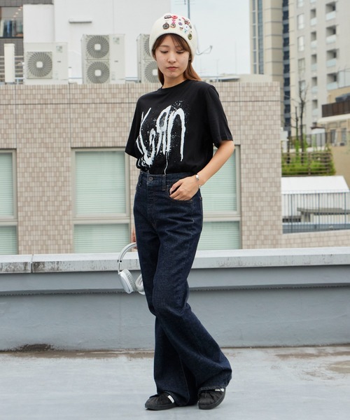 ROOPTOKYO(ループトウキョウ)の「KORN/コーン UNISEX T-SHIRT: STILL A FREAK (BLACK) (BACK PRINT) バンドTシャツ プリントTシャツ 半袖 ロック ストリート メンズ レディース 秋 秋服 2026年秋冬(Tシャツ/カットソー・メンズ・ブラック・S/M/L/XL)」の19枚目の写真
