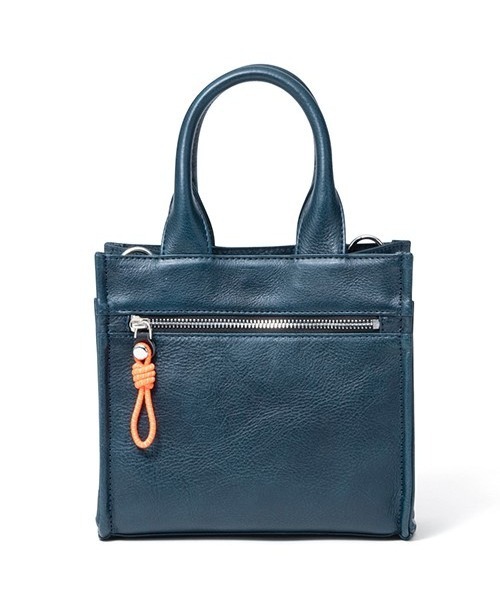 MANIUNO(マニウノ)の「MANIUNO(マニウノ) Oil leather レザースクエアミニトート(S)(トートバッグ・メンズ・ネイビー/ブラック・FREE)」の2枚目の写真