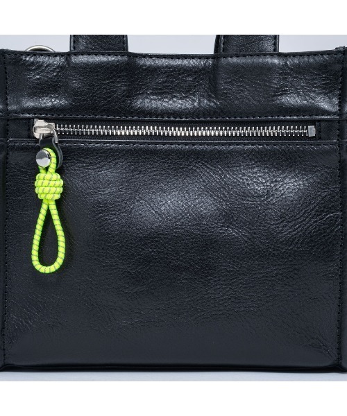 MANIUNO(マニウノ)の「MANIUNO(マニウノ) Oil leather レザースクエアミニトート(S)(トートバッグ・メンズ・ネイビー/ブラック・FREE)」の10枚目の写真