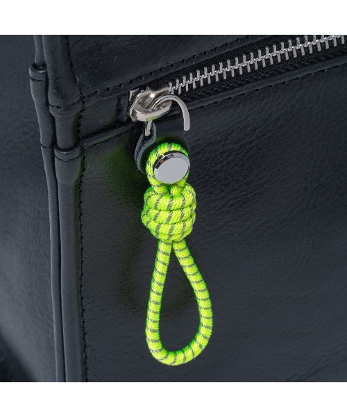 MANIUNO(マニウノ)の「MANIUNO(マニウノ) Oil leather レザースクエアミニトート(S)(トートバッグ・メンズ・ネイビー/ブラック・FREE)」の11枚目の写真