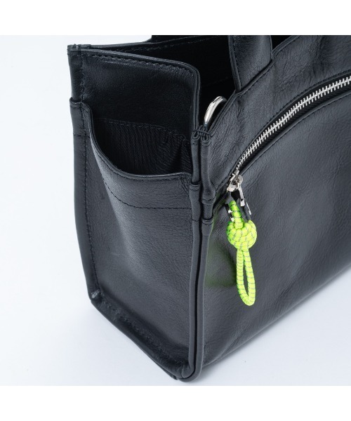 MANIUNO(マニウノ)の「MANIUNO(マニウノ) Oil leather レザースクエアミニトート(S)(トートバッグ・メンズ・ネイビー/ブラック・FREE)」の12枚目の写真