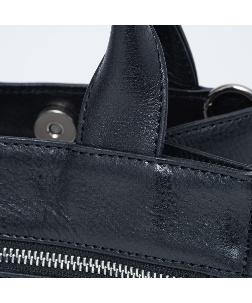 MANIUNO(マニウノ)の「MANIUNO(マニウノ) Oil leather レザースクエアミニトート(S)(トートバッグ・メンズ・ネイビー/ブラック・FREE)」の14枚目の写真