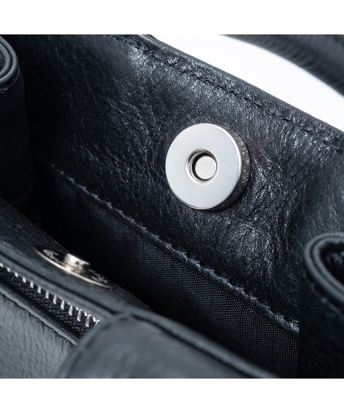 MANIUNO(マニウノ)の「MANIUNO(マニウノ) Oil leather レザースクエアミニトート(S)(トートバッグ・メンズ・ネイビー/ブラック・FREE)」の15枚目の写真
