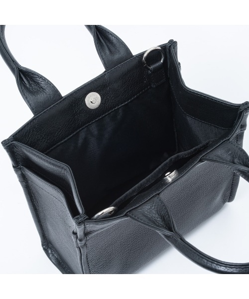 MANIUNO(マニウノ)の「MANIUNO(マニウノ) Oil leather レザースクエアミニトート(S)(トートバッグ・メンズ・ネイビー/ブラック・FREE)」の8枚目の写真