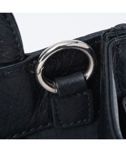 MANIUNO(マニウノ)の「MANIUNO(マニウノ) Oil leather レザースクエアミニトート(S)(トートバッグ・メンズ・ネイビー/ブラック・FREE)」の16枚目の写真