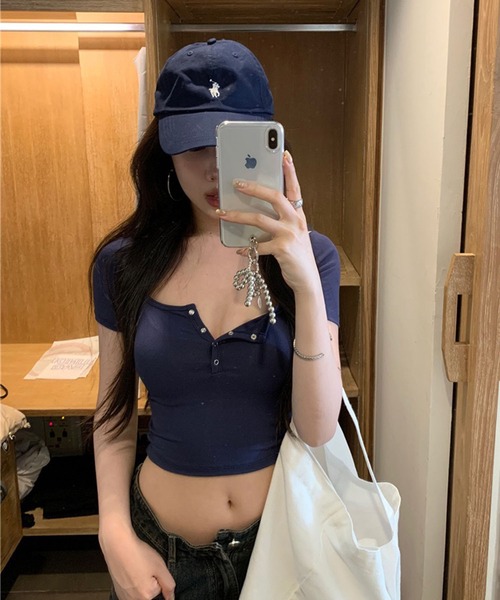VIBGYOR(ヴィブジョー)の「【EIZZ/アイズ】フロントボタン ヘンリーネック クロップド細リブチビT(Tシャツ/カットソー・レディース・ネイビー/グレー/グリーン・FREE)」の14枚目の写真