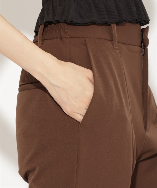 AND COUTURE(アンドクチュール)の「センタースリットストレッチパンツ(その他パンツ・レディース・ブラック/ブラウン・SMALL/MEDIUM)」の3枚目の写真