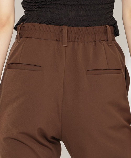 AND COUTURE(アンドクチュール)の「センタースリットストレッチパンツ(その他パンツ・レディース・ブラック/ブラウン・SMALL/MEDIUM)」の4枚目の写真