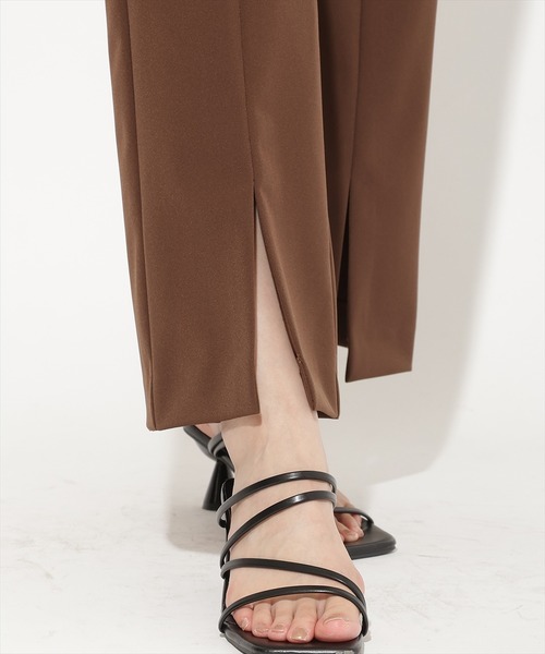 AND COUTURE(アンドクチュール)の「センタースリットストレッチパンツ(その他パンツ・レディース・ブラック/ブラウン・SMALL/MEDIUM)」の5枚目の写真