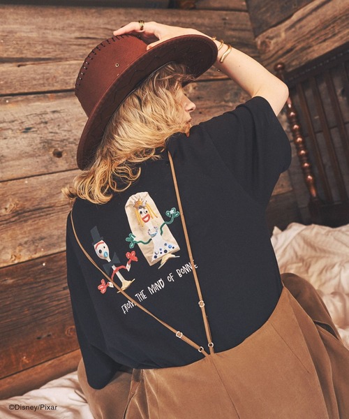 GLOBAL WORK(グローバルワーク)の「TOY STORY 5(トイ・ストーリー5)/ヘビロッTEE/812422(Tシャツ/カットソー・レディース・チャコールグレー/ホワイト系その他3/ホワイト系その他2/ブラック・SMALL/MEDIUM/LARGE)」の1枚目の写真