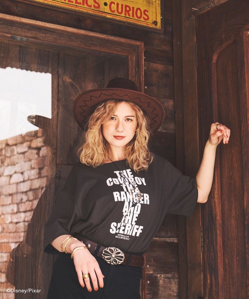 GLOBAL WORK(グローバルワーク)の「TOY STORY 5(トイ・ストーリー5)/ヘビロッTEE/812422(Tシャツ/カットソー・レディース・チャコールグレー/ホワイト系その他3/ホワイト系その他2/ブラック・SMALL/MEDIUM/LARGE)」の6枚目の写真