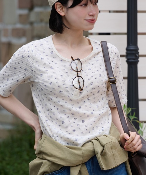 JEMORGAN(ジェーイーモーガン)の「ワッフルフラワー柄 ハーフスリーブヘンリーT(パック入)(Tシャツ/カットソー・レディース・ブラック/ネイビー/パープル/スカイブルー/ピンク・FREE)」の3枚目の写真