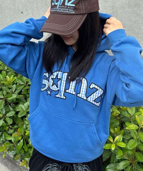 SEQUENZ(シークエンズ)の「※WEB限定 / チェック柄ワッペン / 短丈裏起毛ジップパーカー / sqnzgingham applique pk(パーカー・メンズ・ブラック/ブルー/ライトピンク/ブラウン・SMALL/MEDIUM/LARGE)」の3枚目の写真
