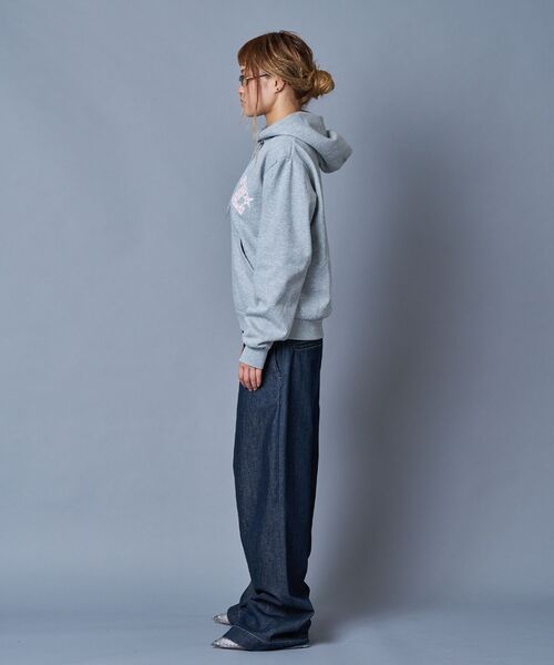 SEQUENZ(シークエンズ)の「※WEB限定 / チェック柄ワッペン / 短丈裏起毛ジップパーカー / sqnzgingham applique pk(パーカー・メンズ・ブラック/ブルー/ライトピンク/ブラウン・SMALL/MEDIUM/LARGE)」の11枚目の写真