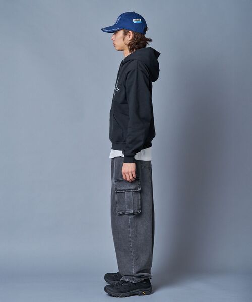 SEQUENZ(シークエンズ)の「※WEB限定 / チェック柄ワッペン / 短丈裏起毛ジップパーカー / sqnzgingham applique pk(パーカー・メンズ・ブラック/ブルー/ライトピンク/ブラウン・SMALL/MEDIUM/LARGE)」の15枚目の写真