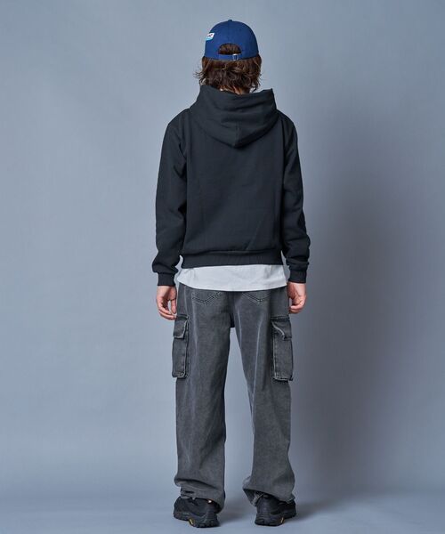 SEQUENZ(シークエンズ)の「※WEB限定 / チェック柄ワッペン / 短丈裏起毛ジップパーカー / sqnzgingham applique pk(パーカー・メンズ・ブラック/ブルー/ライトピンク/ブラウン・SMALL/MEDIUM/LARGE)」の16枚目の写真