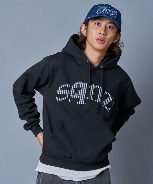 SEQUENZ(シークエンズ)の「※WEB限定 / チェック柄ワッペン / 短丈裏起毛ジップパーカー / sqnzgingham applique pk(パーカー・メンズ・ブラック/ブルー/ライトピンク/ブラウン・SMALL/MEDIUM/LARGE)」の20枚目の写真