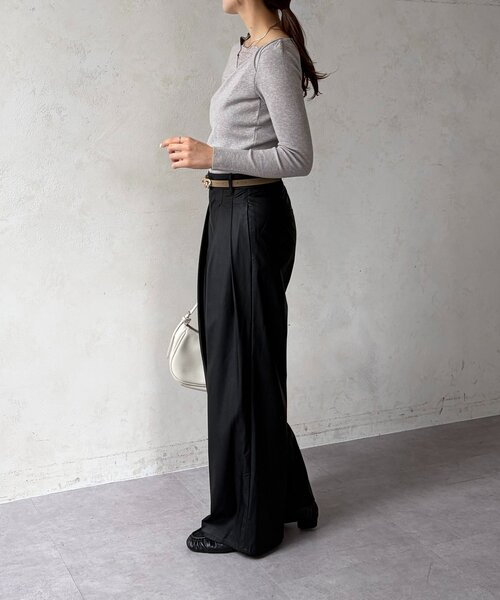 Thevon(ゼボン)の「ウォッシャブルFレザータックパンツ(その他パンツ・レディース・グレイッシュベージュ/ブラック/ブラウン・S/M)」の9枚目の写真