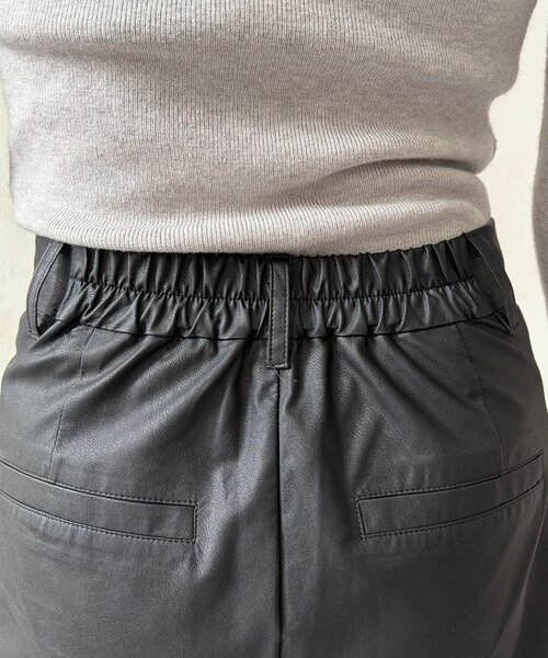 Thevon(ゼボン)の「ウォッシャブルFレザータックパンツ(その他パンツ・レディース・グレイッシュベージュ/ブラック/ブラウン・S/M)」の14枚目の写真