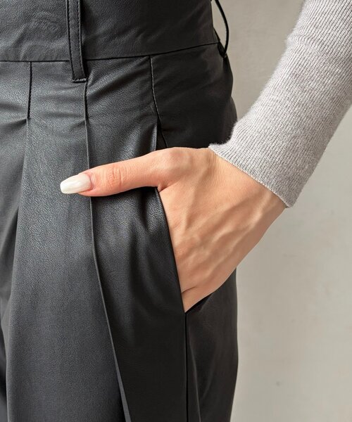 Thevon(ゼボン)の「ウォッシャブルFレザータックパンツ(その他パンツ・レディース・グレイッシュベージュ/ブラック/ブラウン・S/M)」の15枚目の写真