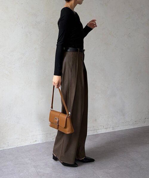 Thevon(ゼボン)の「ウォッシャブルFレザータックパンツ(その他パンツ・レディース・グレイッシュベージュ/ブラック/ブラウン・S/M)」の20枚目の写真