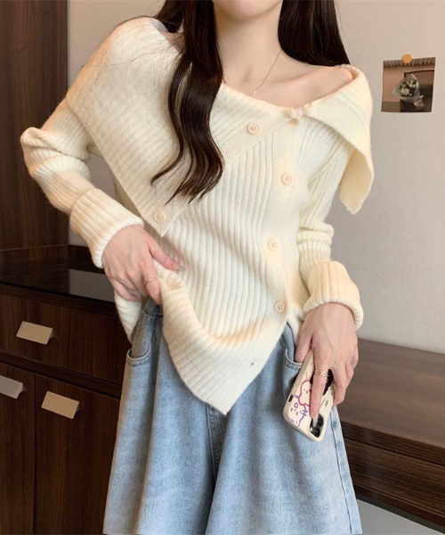 AMAJI(アマジ)の「アシンメトリーカラー ニットトップス(ニット/セーター・レディース・ブラック/グレー/ベージュ/ホワイト/ライトグリーン・FREE)」の2枚目の写真