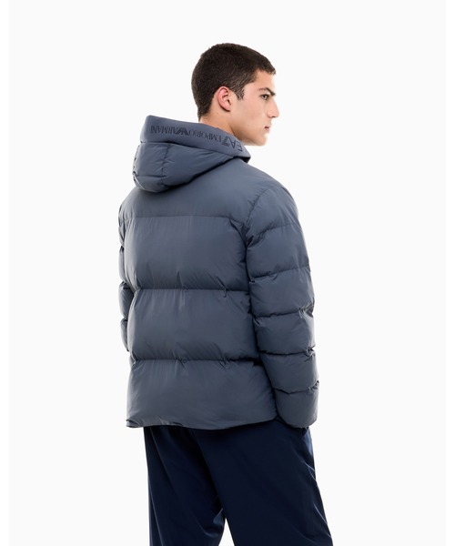 EMPORIO ARMANI EA7(エンポリオアルマーニイーエーセブン)の「【エンポリオ アルマーニ EA7】オーバーサイズロゴフードパデッドジャケット(ダウンジャケット/コート・メンズ・グレイッシュブルー/ブラック・LARGE/X-LARGE/SMALL/MEDIUM/X-SMALL)」の3枚目の写真