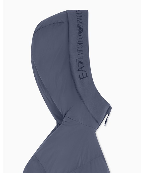 EMPORIO ARMANI EA7(エンポリオアルマーニイーエーセブン)の「【エンポリオ アルマーニ EA7】オーバーサイズロゴフードパデッドジャケット(ダウンジャケット/コート・メンズ・グレイッシュブルー/ブラック・LARGE/X-LARGE/SMALL/MEDIUM/X-SMALL)」の8枚目の写真