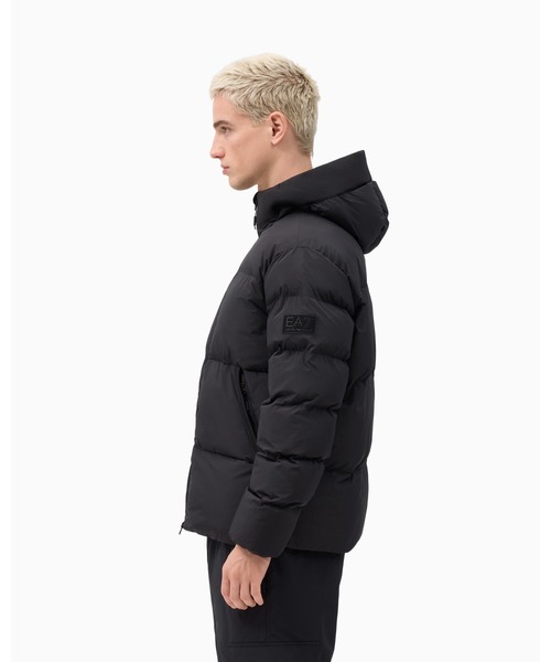 EMPORIO ARMANI EA7(エンポリオアルマーニイーエーセブン)の「【エンポリオ アルマーニ EA7】オーバーサイズロゴフードパデッドジャケット(ダウンジャケット/コート・メンズ・グレイッシュブルー/ブラック・LARGE/X-LARGE/SMALL/MEDIUM/X-SMALL)」の9枚目の写真